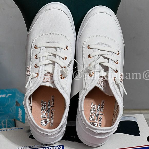 Skechers Women's BOBS  Cute Sneake IN WHITE - Picture 2 of 6